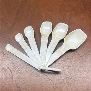 Vintage Tupperware Measuring Spoon Set